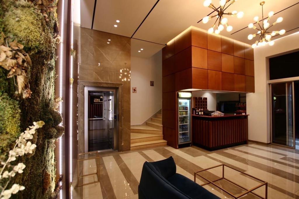 Aurelis Hotel Bërxull Esterno foto