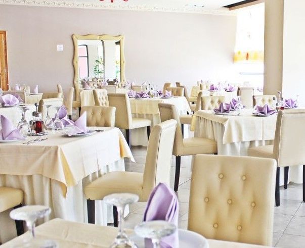 Aurelis Hotel Bërxull Esterno foto