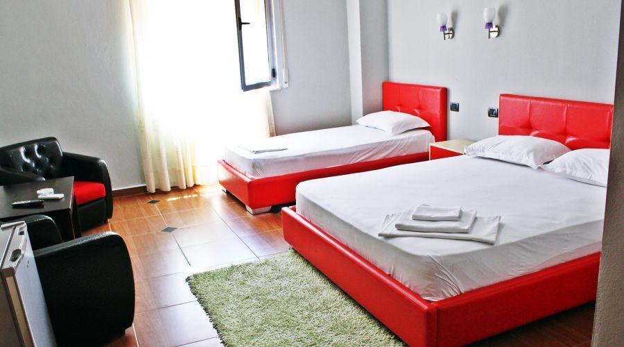Aurelis Hotel Bërxull Esterno foto