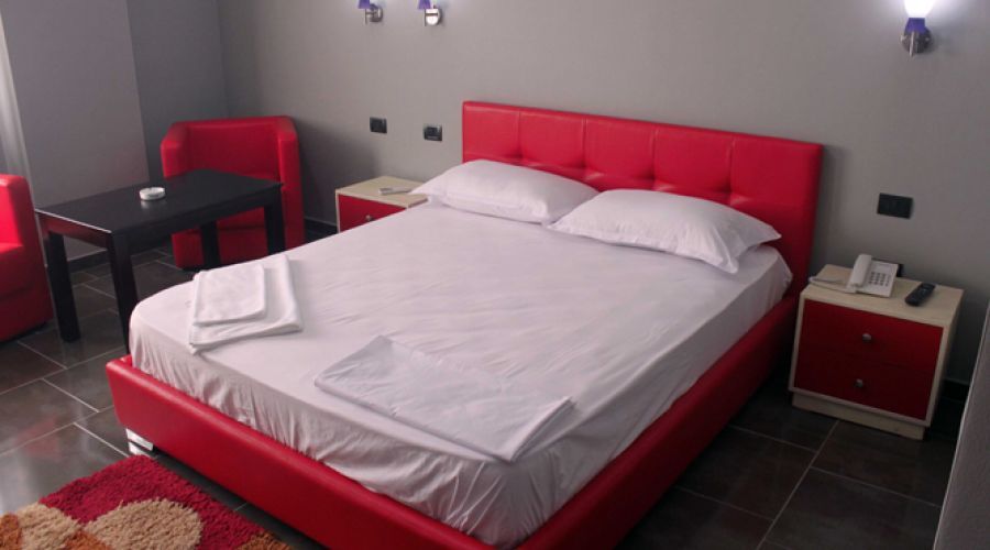 Aurelis Hotel Bërxull Esterno foto
